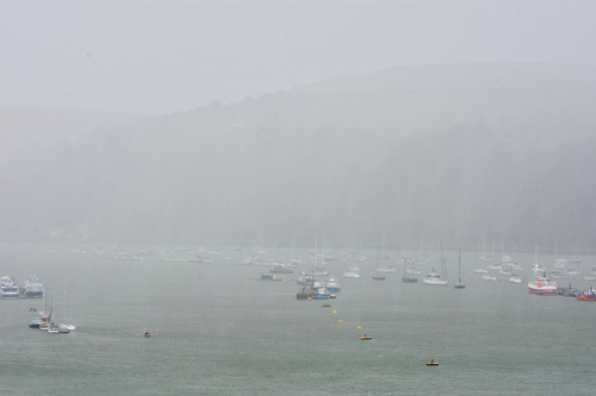 25 February 2020 - 17-03-48
Somewhere in the middle of that hailstorm is a rowing crew out practicing. Don't they have TVs?

#DartmouthWeather #HailStorm